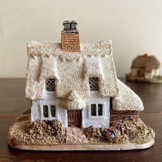 画像1: 英国カントリーコテージ 1985年 リリパットレーン Lilliput Lane  藁ぶき屋根の英国カントリーの農家のお家 Clare COTTAGE ミニチュア フィギュア (1)