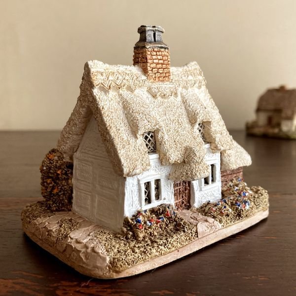 英国カントリーコテージ 1985年 リリパットレーン Lilliput Lane 藁ぶき屋根の英国カントリーの農家のお家 Clare COTTAGE  ミニチュア フィギュア| 英国アンティーク雑貨専門店なららん