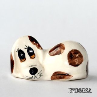 アニメ白磁陶器 ワンチャン連れの白人女性 フランス 犬 白磁