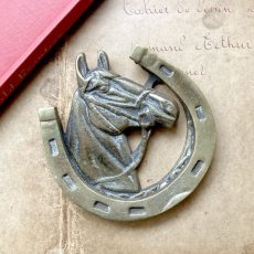 画像1: イギリス アンティーク真鍮 ドアノッカー 馬 幸せが貯まる蹄鉄 ホースブラス Brass製 (1)