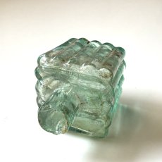 画像5: イギリス ヴィクトリア アンティークガラス瓶 古いインクボトル スクエアペン置きタイプ (約高さ6.3cm) EY8300 (5)
