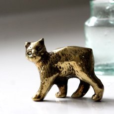 画像1: イギリス 幸運や繁栄をもたらしてくれる猫の真鍮製 アンティークブラスbrassオーナメント イギリス猫 縁起物 プレゼント (1)