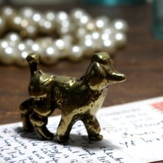 画像1: イギリス 優れた知性と社交性を持つプードル犬 真鍮製 オーナメント 家や家族を守る イギリス犬置き物プレゼント (1)