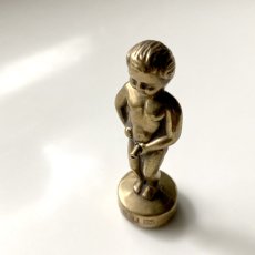 画像4: イギリス ブリュッセルBrusselsの小便小僧の真鍮製 アンティークブラスbrassオーナメント イギリス 縁起物 ラッキーアイテム (4)