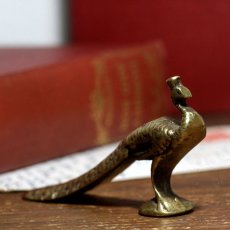 画像1: イギリス 優雅で幸運のクジャクの真鍮製 アンティークブラスbrassオーナメント イギリス鳥 縁起物 ラッキーアイテム (1)
