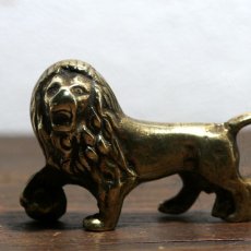 画像2: イギリス 力強い百獣の王ライオンの真鍮製 アンティークブラスbrassオーナメント イギリス猫 縁起物 プレゼント (2)