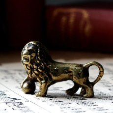 画像1: イギリス 力強い百獣の王ライオンの真鍮製 アンティークブラスbrassオーナメント イギリス猫 縁起物 プレゼント (1)