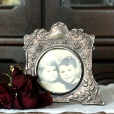 画像33: イギリス アンティーク ガラス ローズ薔薇デザインフォトフレーム ズシリと重い 写真立て アイアン額縁 縦約12.8cm (33)