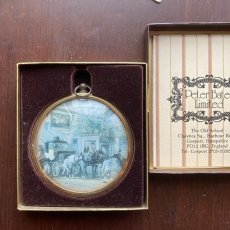 画像3: イギリス アンティーク ガラスオーナメント ジョージ郵便局 THE GEORGE POSTING HOUSE (1830-40年頃の景色) 箱付き (3)