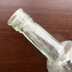 画像8: イギリス アンティークガラス瓶  GOOD ALL BACK HOUSE & Co (約高さ18.2cm)  (8)