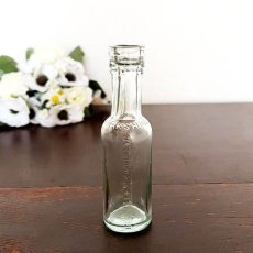 画像1: イギリス アンティークガラス瓶  GOOD ALL BACK HOUSE & Co (約高さ11.5cm)  (1)