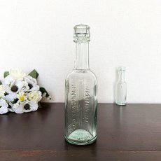 画像4: イギリス アンティークガラス瓶 JOHN MACKAY & Co EDINBURGH (約高さ18.5cm)  (4)