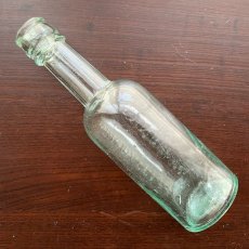 画像8: イギリス アンティークガラス瓶 JOHN MACKAY & Co EDINBURGH (約高さ18.5cm)  (8)