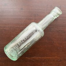 画像6: イギリス アンティークガラス瓶  GOOD ALL BACK HOUSE & Co (約高さ18.2cm)  (6)
