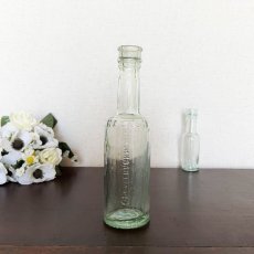 画像3: イギリス アンティークガラス瓶  GOOD ALL BACK HOUSE & Co (約高さ18.2cm)  (3)
