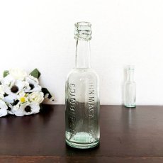 画像1: イギリス アンティークガラス瓶 JOHN MACKAY & Co EDINBURGH (約高さ18.5cm)  (1)