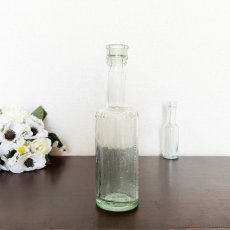 画像2: イギリス アンティークガラス瓶  GOOD ALL BACK HOUSE & Co (約高さ18.2cm)  (2)