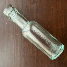 画像5: イギリス アンティークガラス瓶  GOOD ALL BACK HOUSE & Co (約高さ11.5cm)  (5)