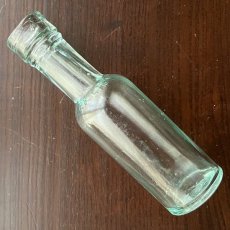 画像6: イギリス アンティークガラス瓶  GOOD ALL BACK HOUSE & Co (約高さ11.5cm)  (6)
