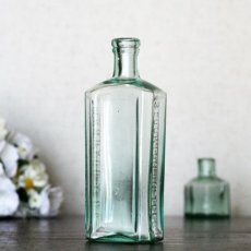 画像12: イギリス アンティークガラス瓶 MANDALL & Co STOCKTON ON TEES(約高さ16.4cm) (12)