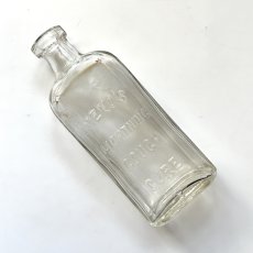 画像1: イギリス アンティークガラス瓶 VENO'S LIGHTNING COUGH CURE (約高さ13.4cm) (1)