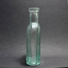 画像7: イギリス アンティーク雑貨 ガラスボトル POND'S EXTRACT (高さ 約13.0cm) (7)