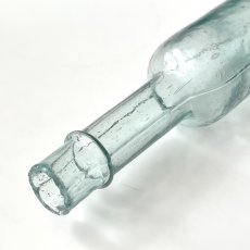 画像4: イギリス アンティークガラス瓶 インテリア雑貨 かわいいガラスボトル (約高さ15.2cm) EY8947 (4)