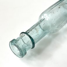 画像4: イギリス アンティークガラス瓶 インテリア雑貨 かわいいガラスボトル (約高さ14.4cm) EY8945 (4)