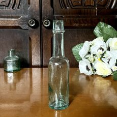 画像1: イギリス アンティークガラス瓶 インテリア雑貨 かわいいガラスボトル (約高さ15.2cm) EY8947 (1)