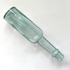 画像3: イギリス アンティークガラス瓶 インテリア雑貨 かわいいガラスボトル (約高さ15.2cm) EY8947 (3)