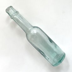 画像2: イギリス アンティークガラス瓶 インテリア雑貨 かわいいガラスボトル (約高さ15.0cm) EY8946 (2)