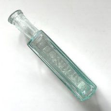 画像4: イギリス アンティークガラス瓶 LONDON AJWHITE (約高さ12.8cm)  (4)
