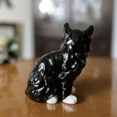 画像2: イギリス 陶器製黒猫置物 シックなクロネコオブジェ 陶器ねこフィギュリン 猫雑貨 (約 高さ13.8cm) (2)
