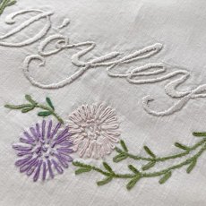 画像6: イギリス ヴィンテージ D'oyleys (Doilys) 手刺繍 ドイリーケース プレースマット (約28cm) (6)