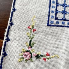 画像8: イギリス ヴィンテージ プレースマット 手刺繍 たっぷりのお花のランチョンマット (約40cmX28cm) (8)