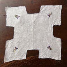 画像11: イギリス ヴィンテージ プレースマット ハンドメイドフラワー刺繍 (約38cmX38cm) (11)