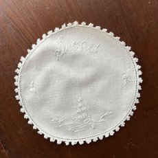 画像3: イギリス ヴィンテージ Sconesスコーン ホワイトリネンドイリー ハンドメイド手刺繍 (約18cm) (3)