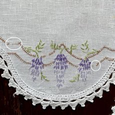 画像8: イギリス ヴィンテージ リネンドイリー 2枚セット藤の花ハンドメイド刺繍 クロッシェレース(約23cm) (8)
