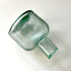 画像5: イギリス ヴィクトリアンガラス インク瓶 丸型タイプ Antique Glass Bottle 古いガラスビン(約高さ6.2cm) EY8983 (5)