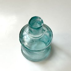画像3: イギリス ヴィクトリアンガラス インク瓶 丸型タイプ Antique Glass Bottle 古いガラスビン(約高さ7.2cm) EY8984 (3)