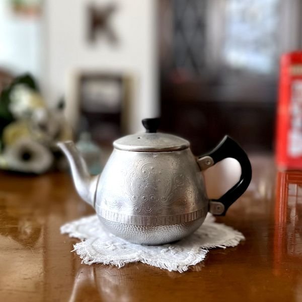 イギリス 1950年代 英国製スワンブランド アルミニウムウォーター ケトル Tea Pot: Swan Brand (約 高さ9.6cm) |  英国アンティーク雑貨通販専門店