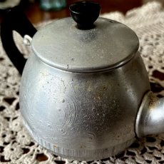 画像8: イギリス 1950年代 英国製スワンブランド アルミニウムウォーター ケトル Tea Pot: Swan Brand (約 高さ9.6cm) (8)