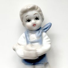 画像3: イギリス  ヴィンテージ 男の子ブルー陶器置物 フィギュリン 人形オブジェ雑貨 アニマルコレクション(約 高さ10.6cm) (3)