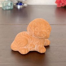 画像1: イギリス ヴィンテージ 犬の素焼き陶器置物 フィギュリン いぬ雑貨 アニマルコレクション(約 高さ6.0cm) (1)