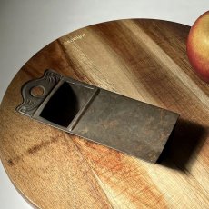 画像3: イギリス アンティークチーズグレーター Grater 英国製 キッチン雑貨 スパイス・ナツメグおろし器 (3)