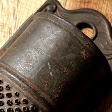 画像8: イギリス アンティークチーズグレーター Grater 英国製 キッチン雑貨 スパイス・ナツメグおろし器 (8)