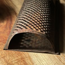 画像10: イギリス アンティークチーズグレーター Grater 英国製 キッチン雑貨 スパイス・ナツメグおろし器 (10)
