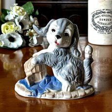 画像1: イギリス 陶器製 犬置物 可愛い子犬オブジェ フィギュリン イヌ雑貨 (約 高さ10.8cm) (1)