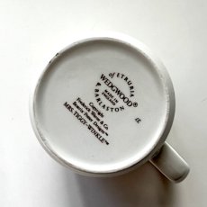 画像11: イギリス 1969-1993年頃 ウェッジウッド旧刻印 ピーターラビット ミセスティギーウィンクル マグカップ WEDGWOOD MRS.TIGGY-WINKLE (11)