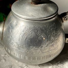 画像12: イギリス 1950年代 英国製スワンブランド アルミニウムウォーター ケトル ハンドメイドカバー付き Tea Pot: Swan Brand (約 高さ9.4cm) (12)